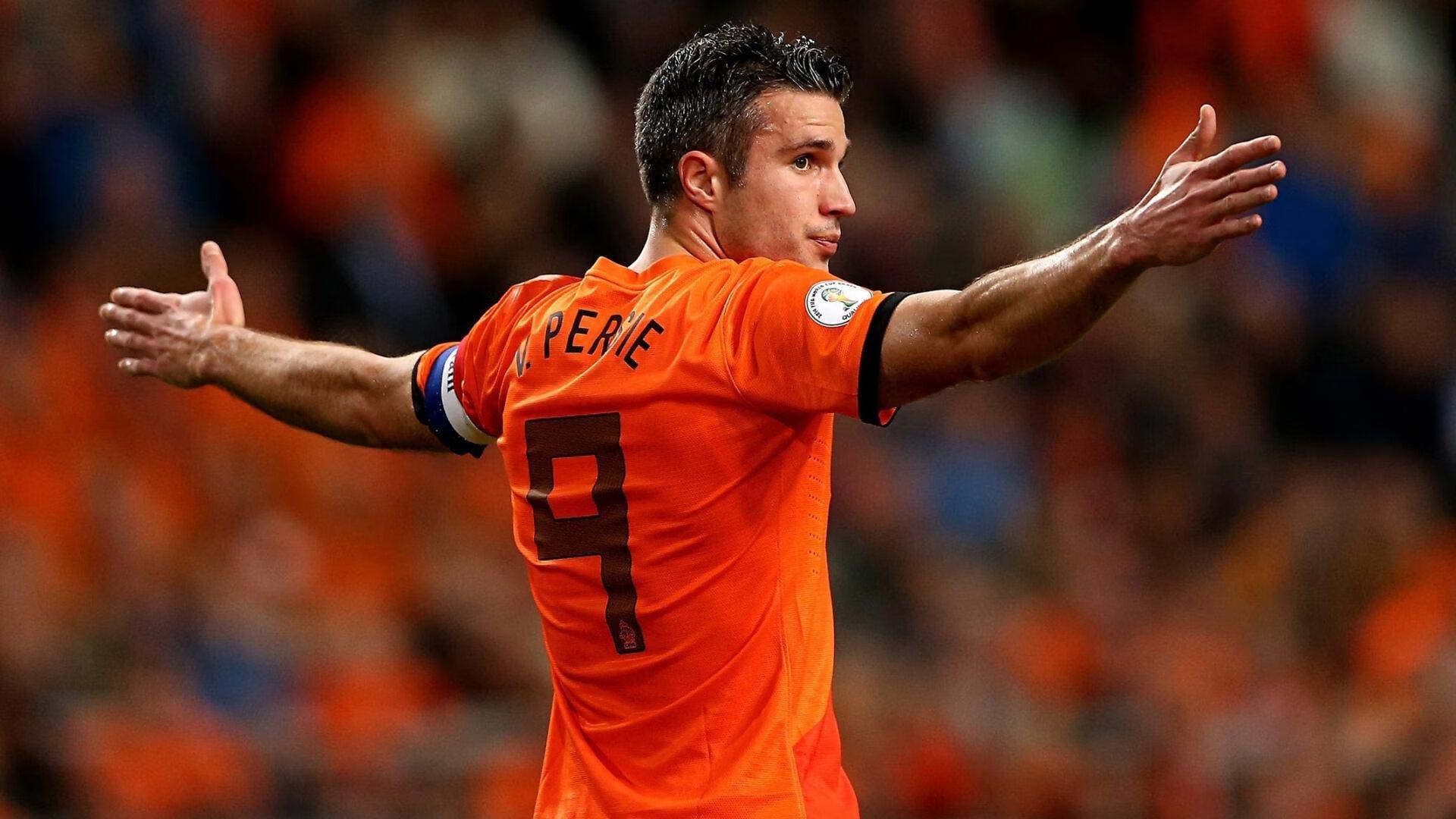 每体曝巴萨紧盯凯恩动态，锋线补强计划暗藏后手棋